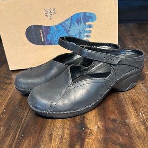 Nearly New Patagonia Mary Jane Clogs